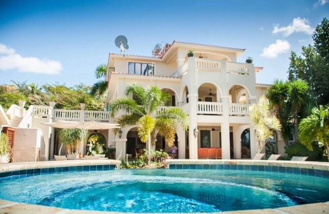 Luxury Beachfront Villa, Rincon 8 bedrooms, 11 bath , 9000 sqft.