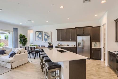 Luxury BRAND NEW home!