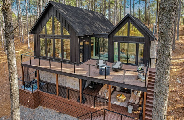 Luxury Broken Bow Cabin w/Hot Tub on 3 Acres!