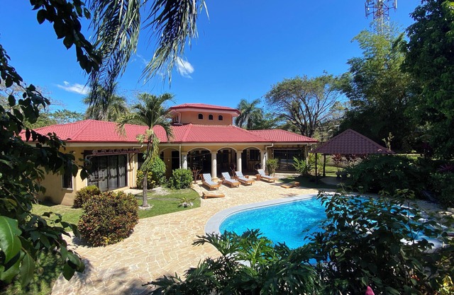 Luxury by the Beach - Great for Families or Multiple Couples