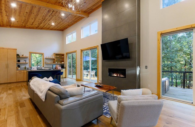 Luxury Cabin | Hot Tub Fire Pit Pet Friendly