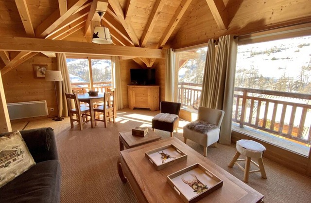 Luxury chalet 160 m2 for 10 people, shuttle bus at 50m, 3mn from the lifts