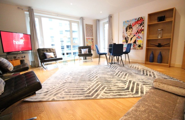 Luxury Chelsea apt with air cond, 3 beds 3 bathrms top floor river views balcony