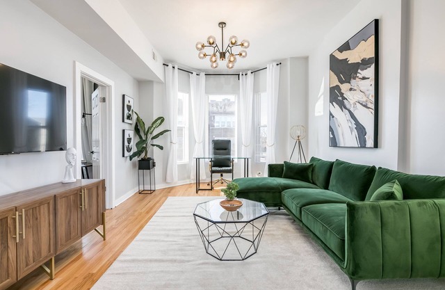 Luxury Chic Condo Near Hot Attractions w/FastWi-Fi