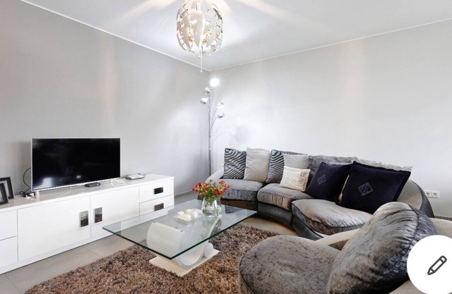 Luxury City Center - Belair 2 Bedroom Apartment Sleeps 4