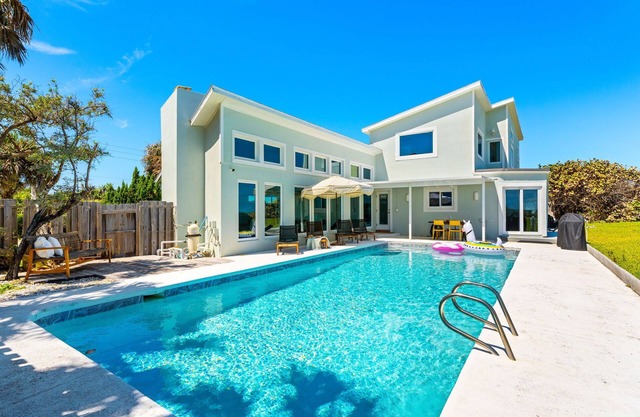 🌊 Luxury Coastal House ON THE BEACH w/Oceanfront Pool & VIEWS!