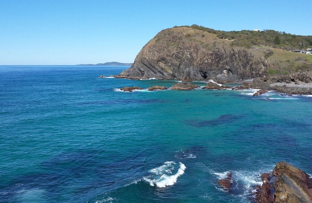 Luxury & comfort with contained back yard. Ideal for 2 couples or families.