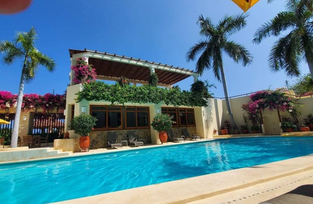 Luxury condo - 2 minutes from the beach