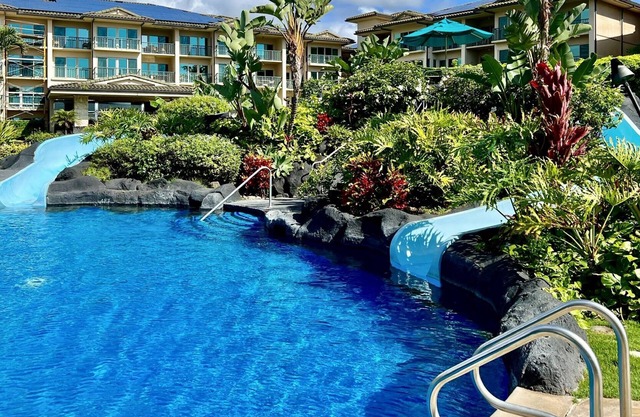 Luxury Condo-2Waterslides, 3 hottubs, huge pool, BBQ’s, AC, WiFi & 3-75” TV’s