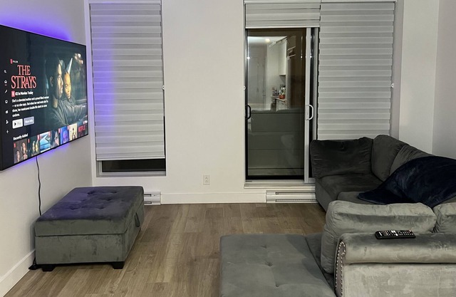 Luxury Condo 5 mins from Airport