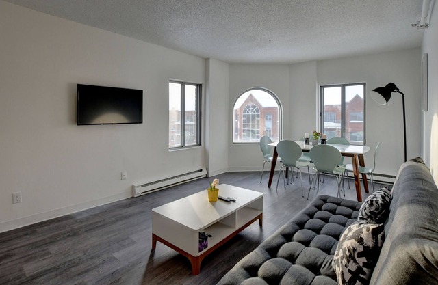 LUXURY CONDO DTWN LAVAL HIGHEND BLDG PARKING INCL,gym,theater, lounge, wifi inc
