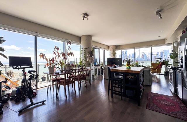 Luxury condo in Downtown Toronto