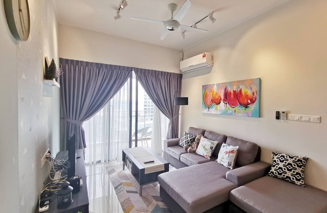 LUXURY CONDO10mins to LEGOLAND5mins to CIQFASTWIFI