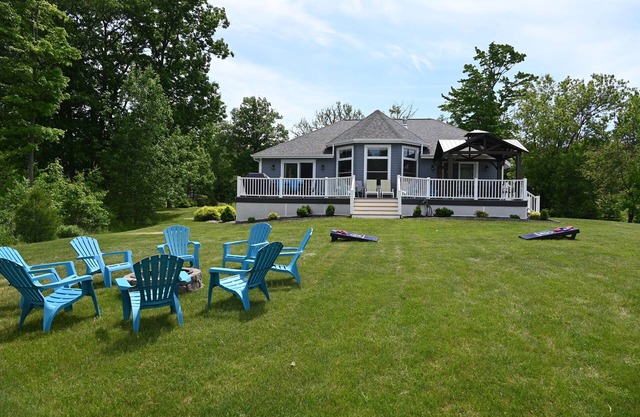 Luxury Cottage in Alex Bay 3 bedrooms, 2.5 baths. Book your 2025 Vacation Now!