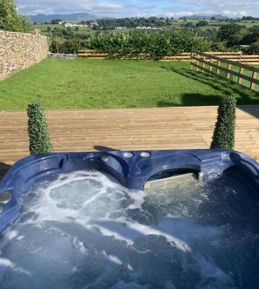 Luxury Cottage, views of the Lakes with Hot Tub