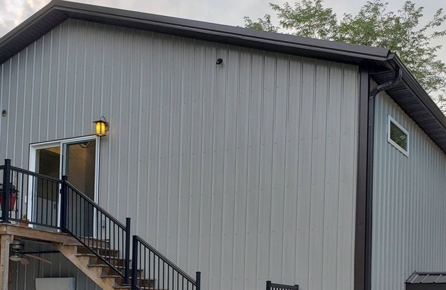 Luxury Country Chic Loft Apt on the Great Western Bike Trail Handicapped Access.