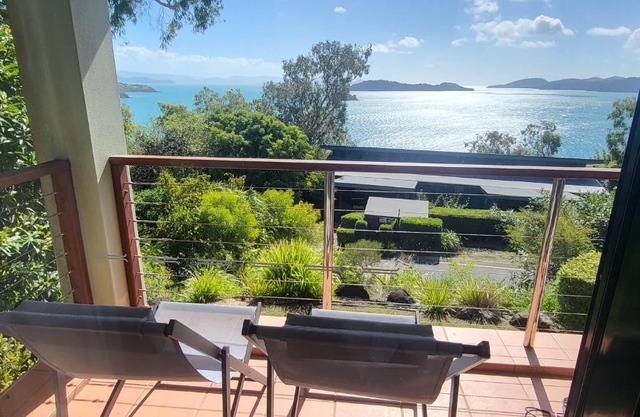 Luxury Couples Retreat Hamilton Island with Buggy