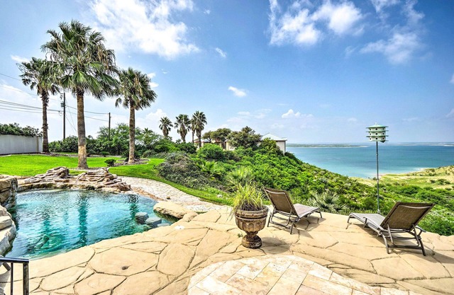 Luxury Del Rio Home w/Pool & Lake Views!