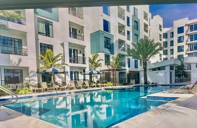 LUXURY DOWNTOWN APARTMENT