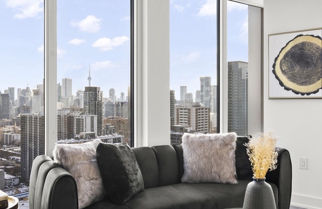 Luxury Downtown Condo - Million Dollar City Views!