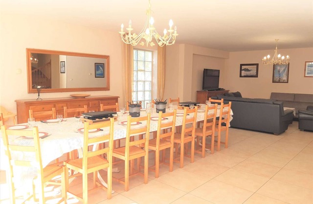 Luxury Duplex, 15 Guests, WiFi, Pool, Parking, Ski Storage, 4 Stars, Saint-Lary-Soulan