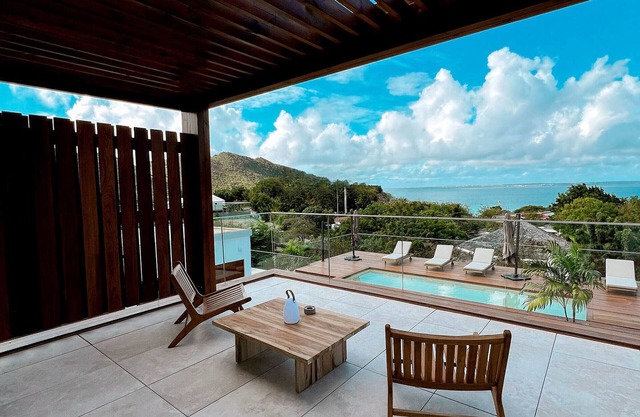 Luxury duplex with private jacuzzi and sea view in Saint-Martin