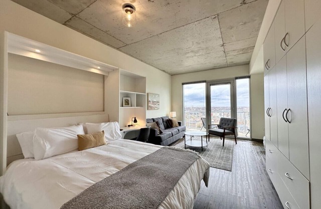 Luxury East Side Studio Apt Near Brady St with Balcony