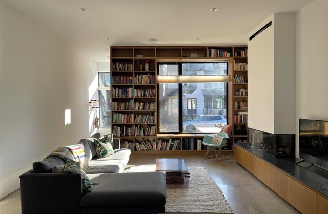 Luxury Family Home Near Beaches & Parks | Sleeps 9 | Chef’s Kitchen & Yard