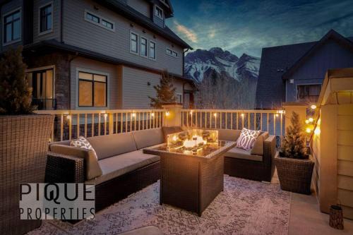Luxury Fire Mountain Lodge, Outdoor Hot Tub, Parking, Fast WiFi!