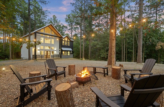 Luxury Getaway I Mini Golf, Hot Tub, Fire pit, RV Parking