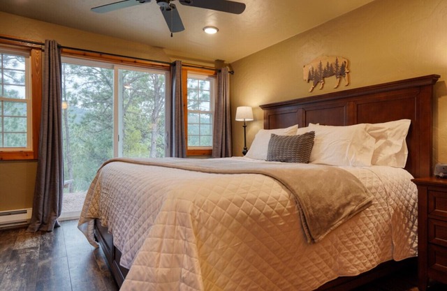 Luxury Getaway Near Mineral Spa - Ponderosa Cabin