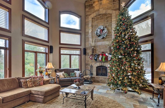 Luxury Gillet Villa w/ Private Lake & Hot Tub