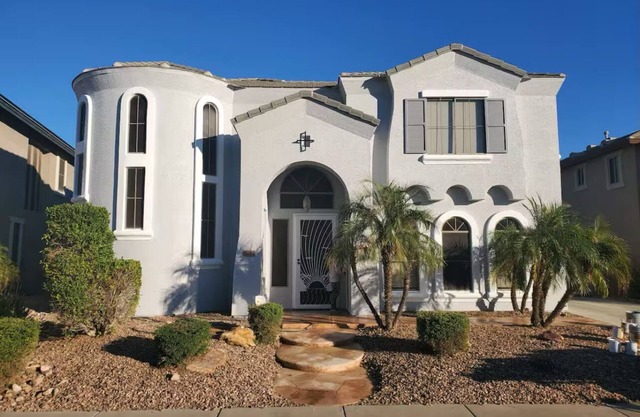 LUXURY GREAT LOCATION LITCHFIELD HOME W/HEATED POOL, BBQ, & FIREPIT!