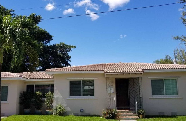 LUXURY Guayabita's House