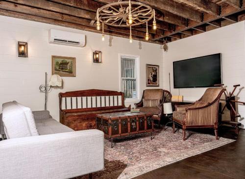 Luxury Historic Carriage House
