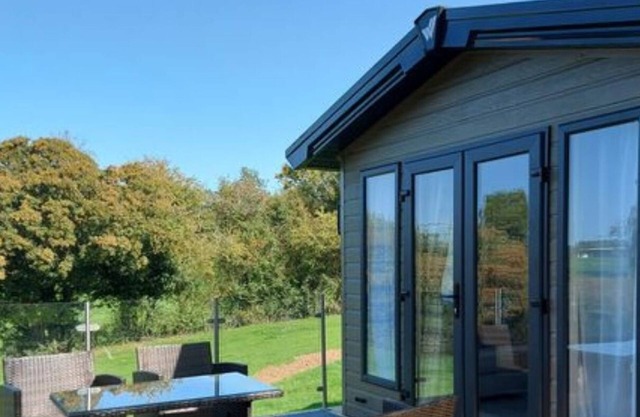 Luxury Holiday Lodge in Herefordshire Countryside - Windmill View