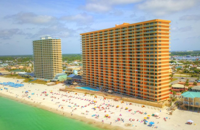 Luxury 'home away from home' with a gulf front view - Beach Service Included!