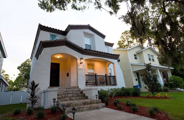 Luxury home in the City, 5min from Downtown and 20min to Beach