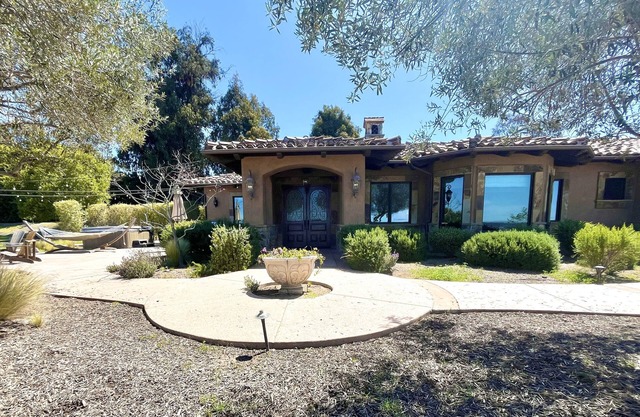 Luxury Home on Secluded Ranch, near beaches and hiking
