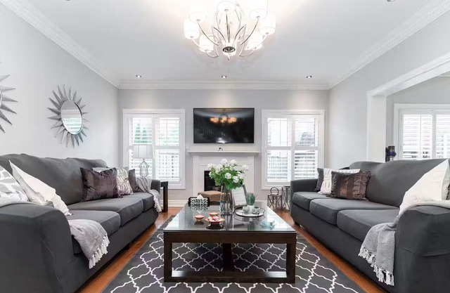 Luxury Home Square One & Airport