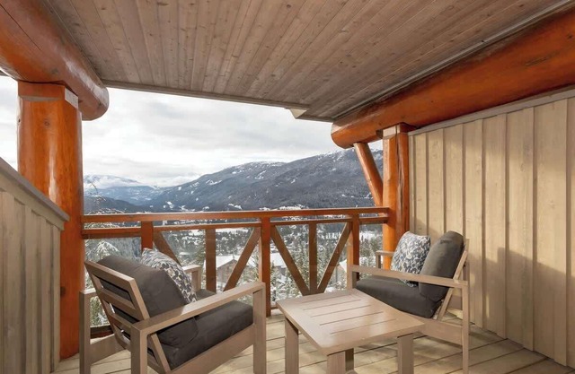 Luxury Home w/Ski Access, Hot Tub, Views, Garage