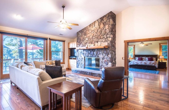 Luxury Home with Lake View; Elevator, ADA compliant. 30 day min
