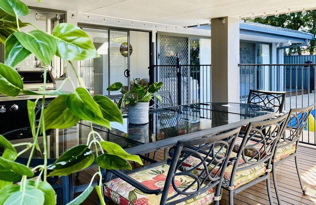 Luxury home with pool close to Surfers Paradise