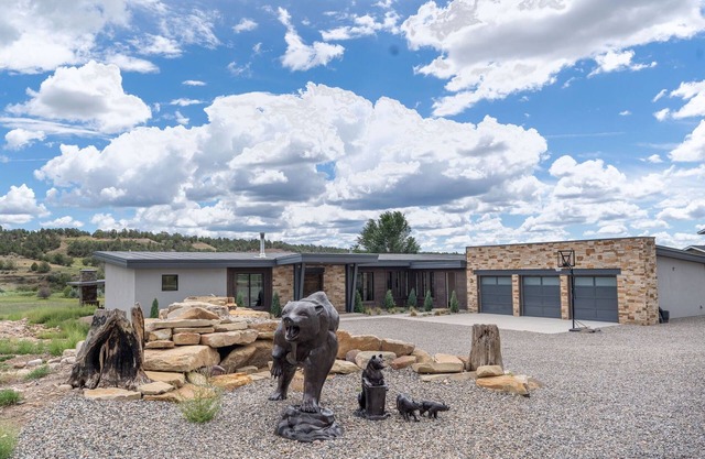 Luxury Home With River Access, A/C, Hot Tub, Outdoor Kitchen, Pet Friendly!