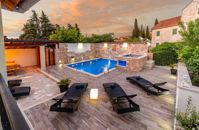 Luxury house David with a private boat & heated pool & jacuzzi & sauna