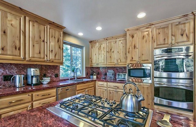 Luxury house in South Lake tahoe, indoor pool, hot tub