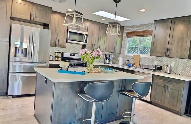 Luxury House with Pool, Spa, Video Games and More!