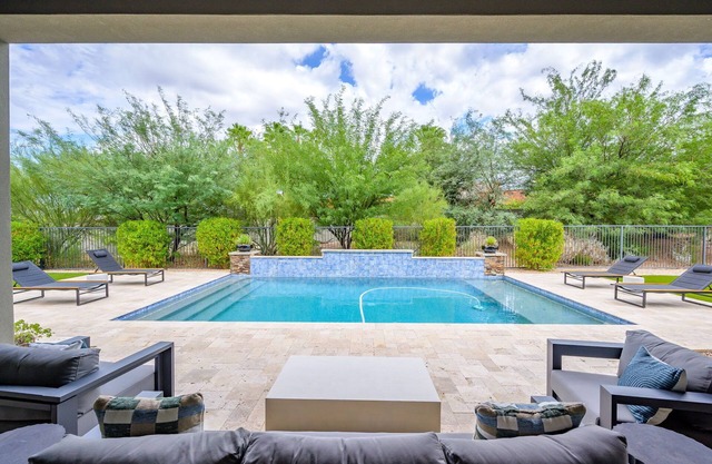 Luxury in North Scottsdale sleeps 10