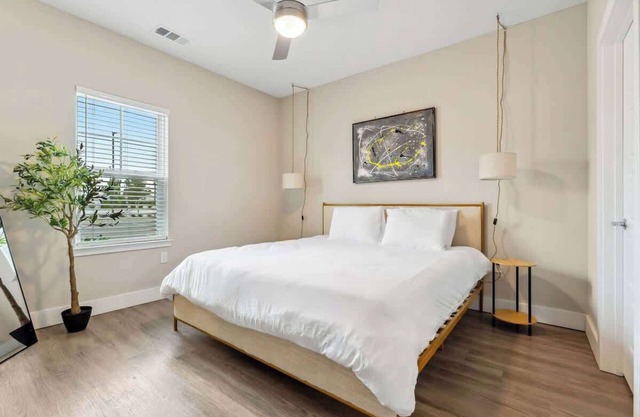 Luxury King Bed, Close to Parks, Pet-Friendly