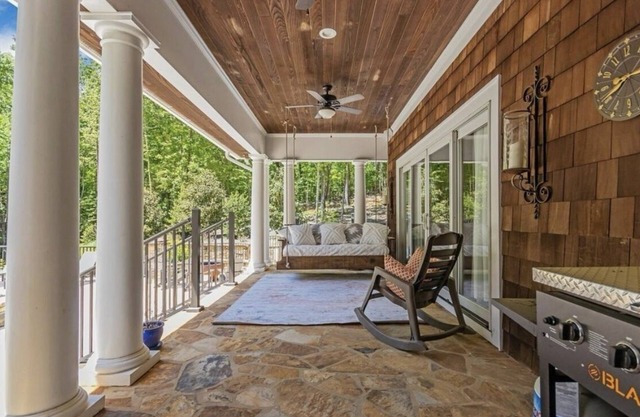 Luxury Lake Retreat